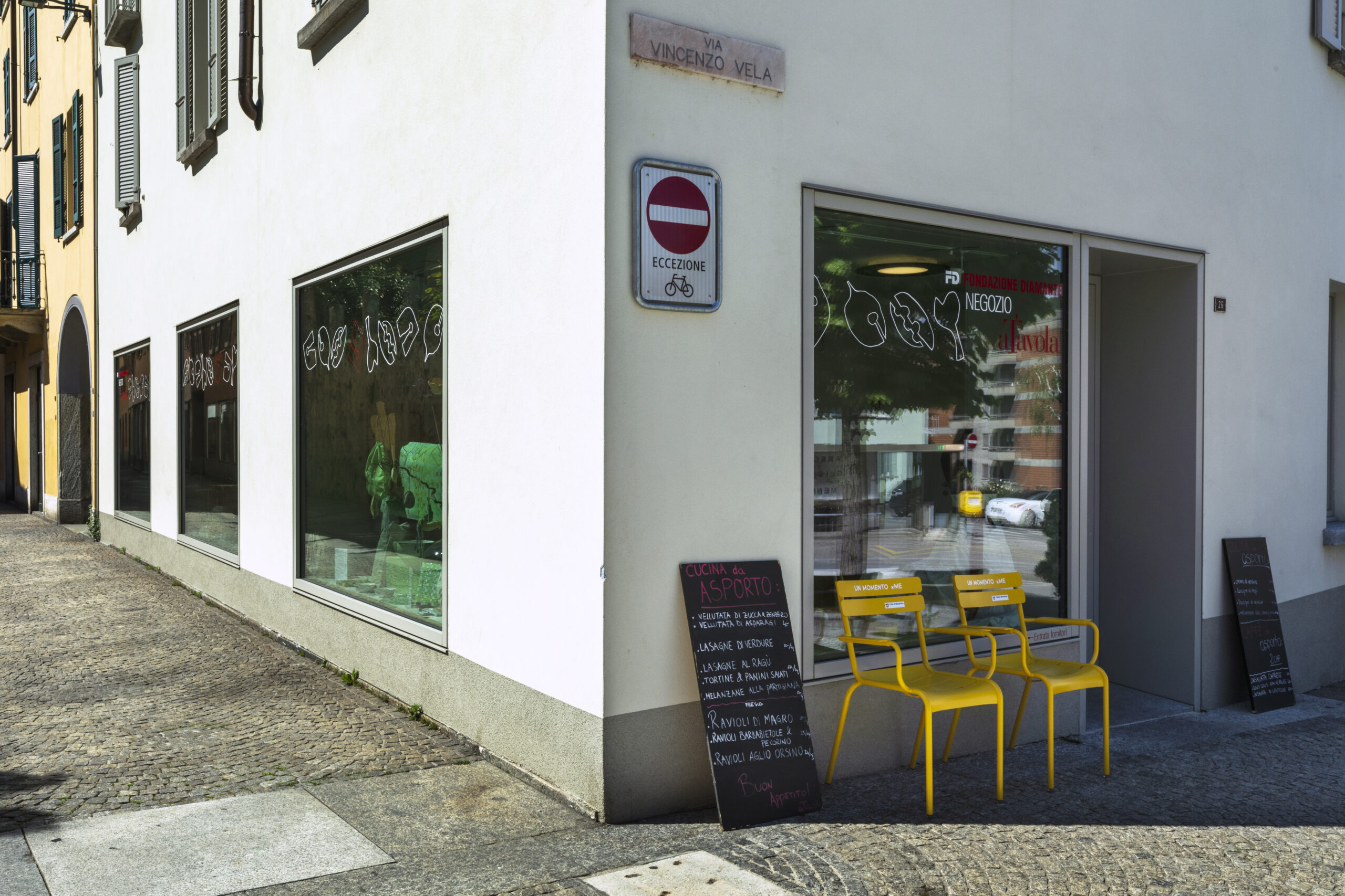 aTavola